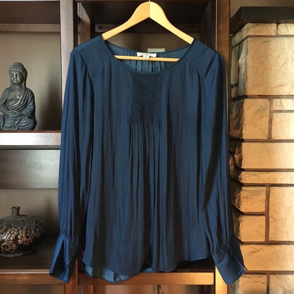 H Halston Deep Blue Pleated Pintuck Tunic Blouse M Boho Peasant Minimalist